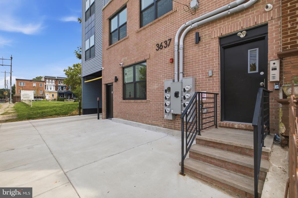 3637 N 16TH STREET Unit: C
