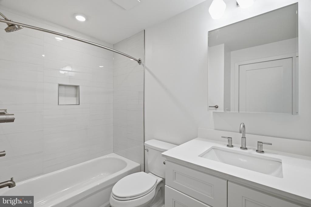 3637 N 16TH STREET Unit: C