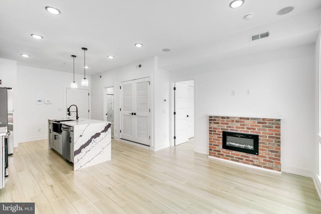 2054 N 2ND STREET Unit: 6