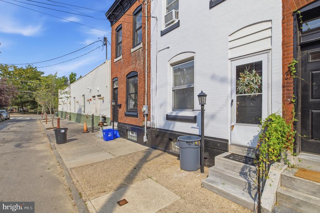 1733 BLAIR STREET