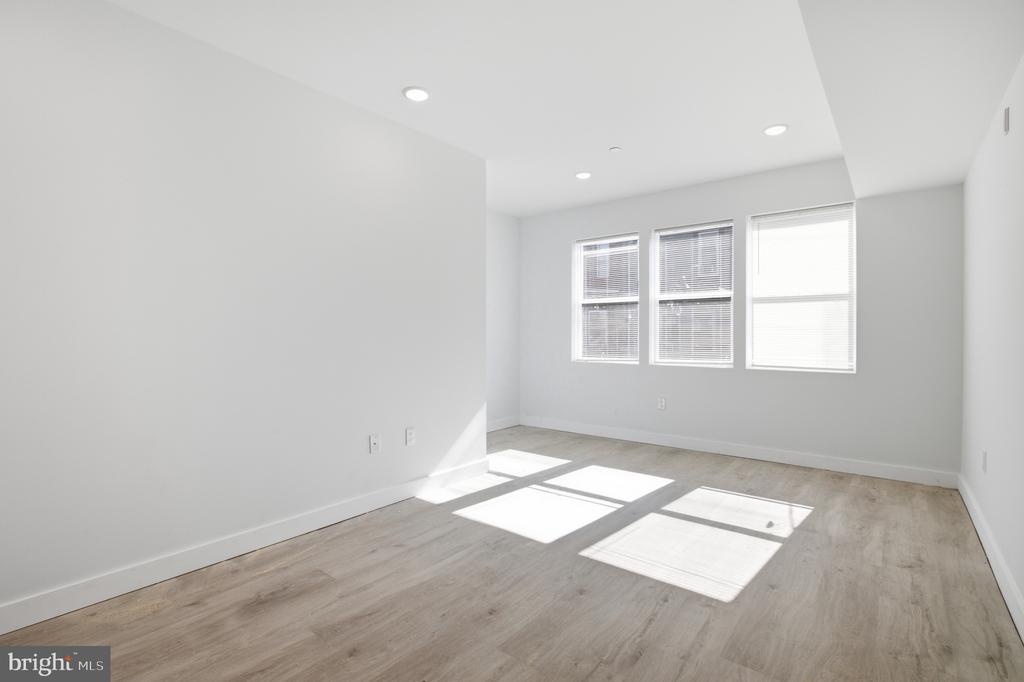 2346 N 16TH STREET Unit: 2