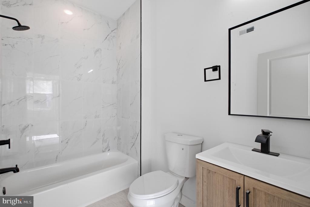 2346 N 16TH STREET Unit: 3