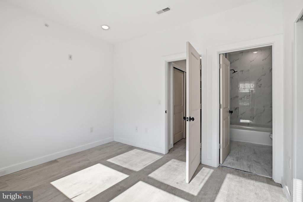2346 N 16TH STREET Unit: 3