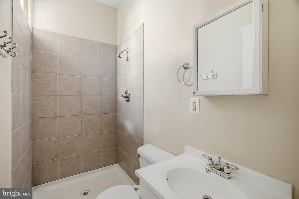 1610 N WILLINGTON STREET Unit: 1