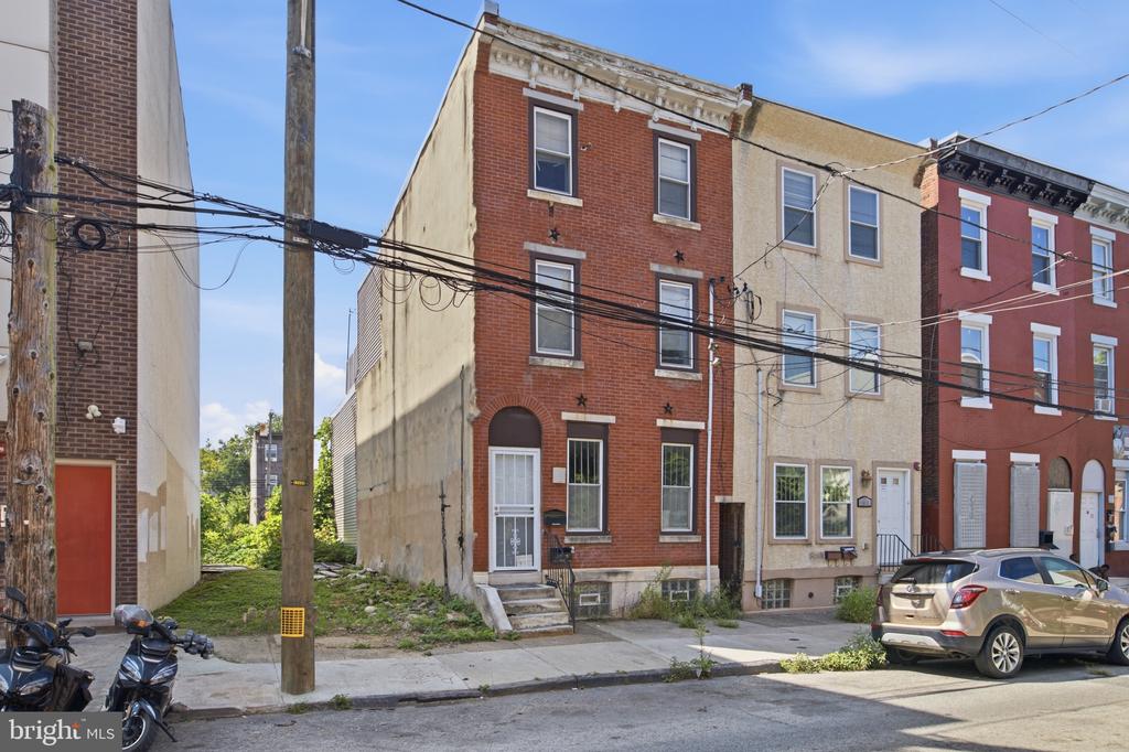 1610 N WILLINGTON STREET Unit: 1