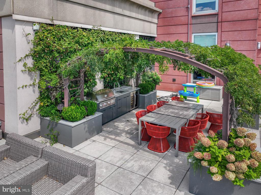 440 S BROAD STREET Unit: 2206 & 2204