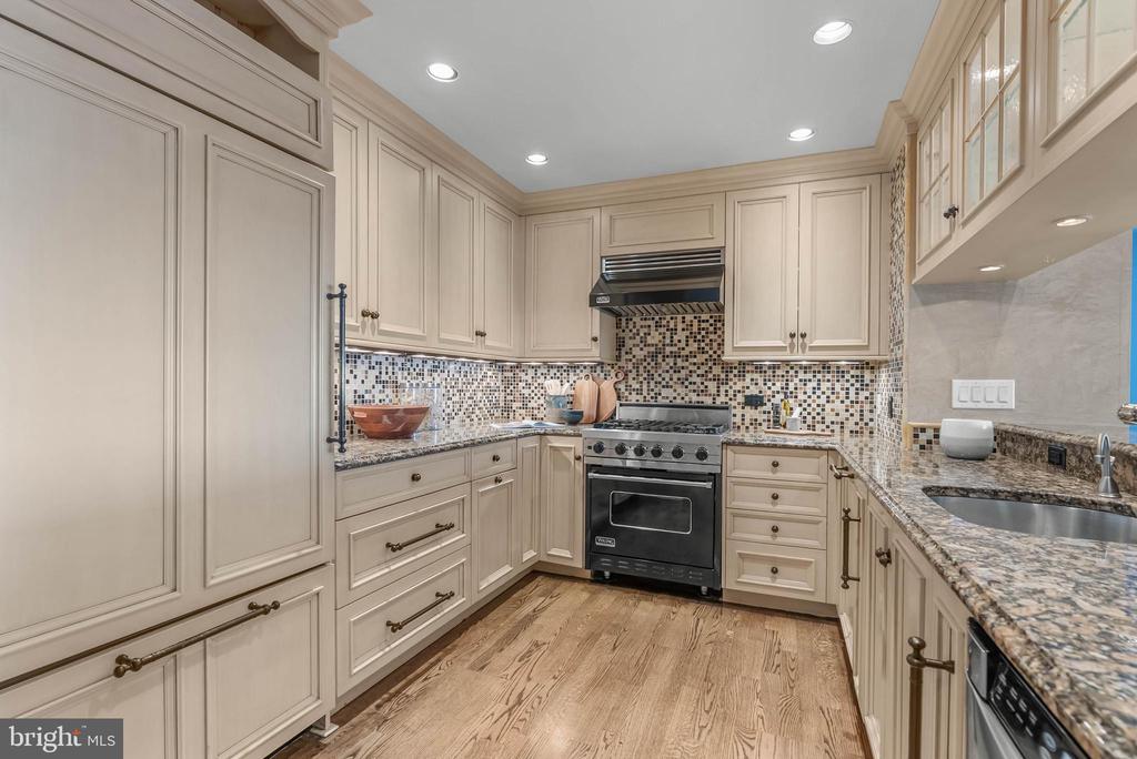 440 S BROAD STREET Unit: 2206 & 2204