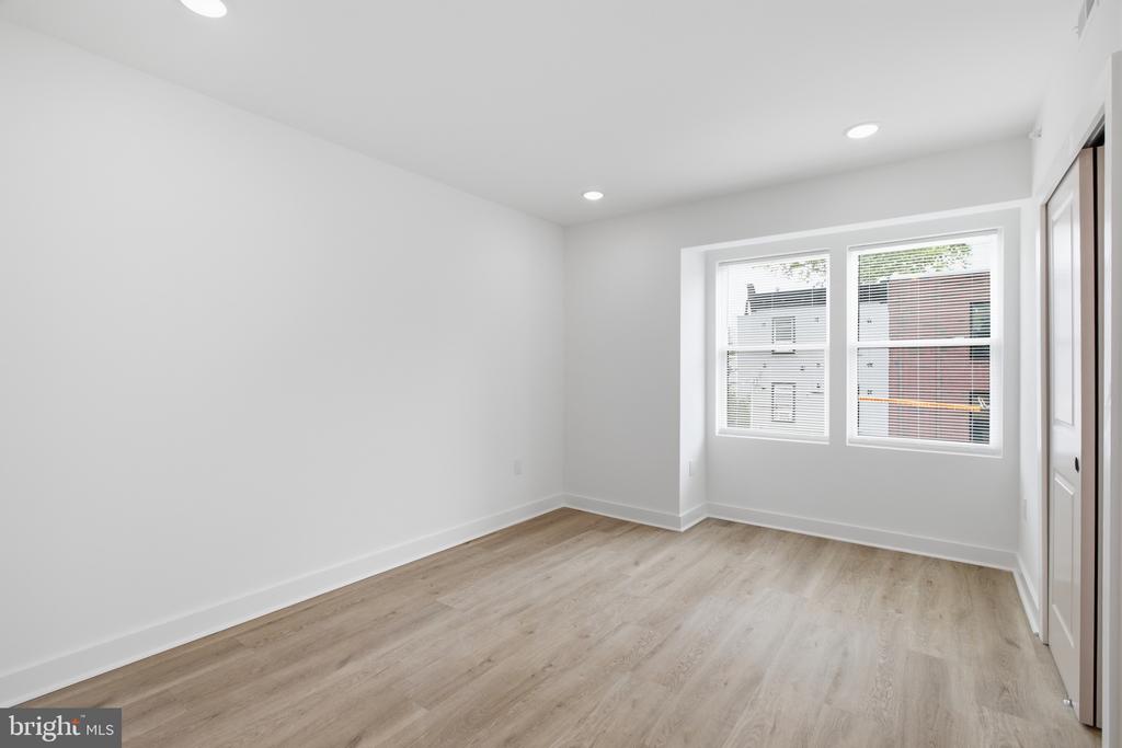 2216 N FRANKLIN STREET Unit: 2