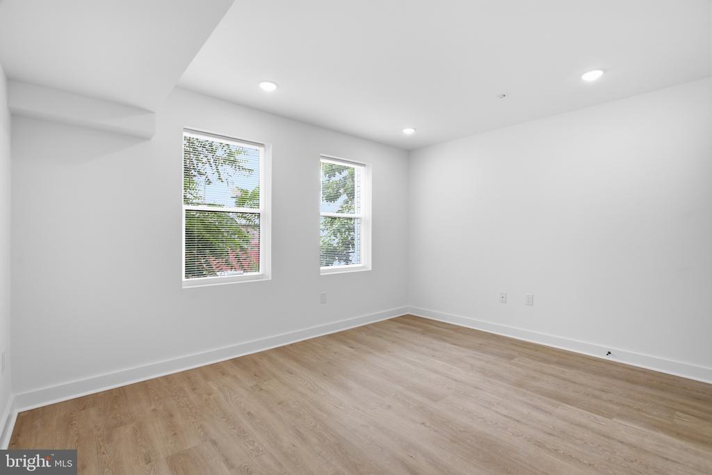 2216 N FRANKLIN STREET Unit: 2