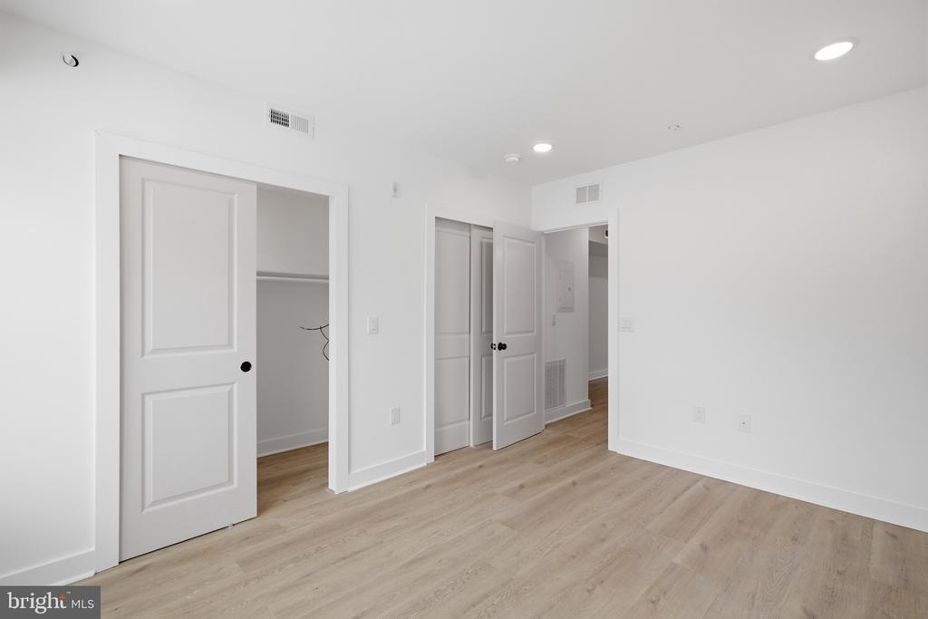 2216 N FRANKLIN STREET Unit: 2