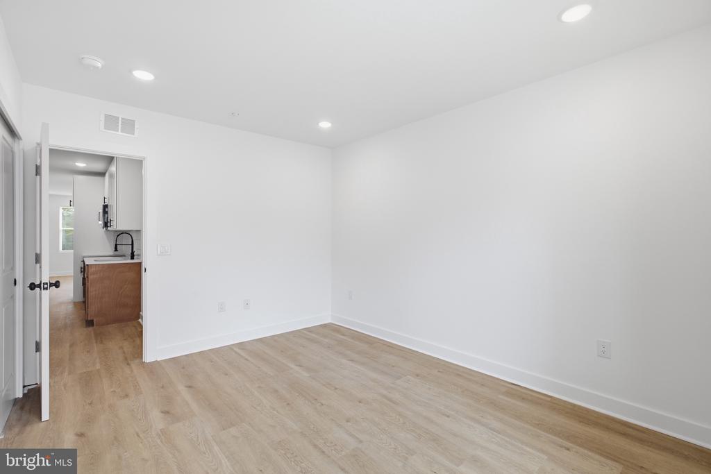 2216 N FRANKLIN STREET Unit: 2