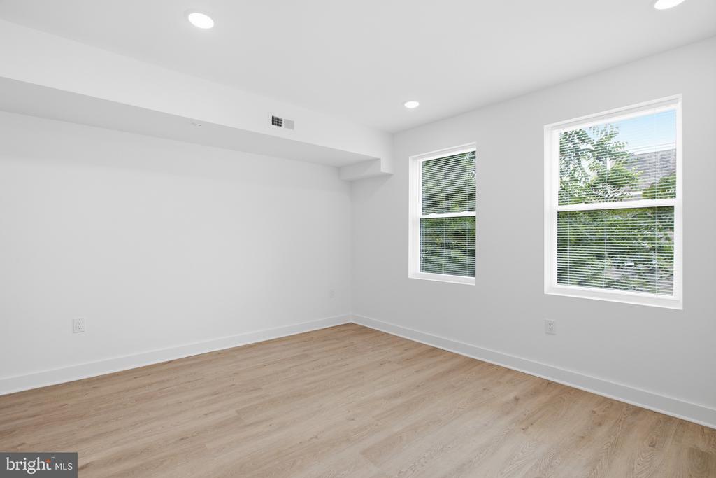 2216 N FRANKLIN STREET Unit: 2