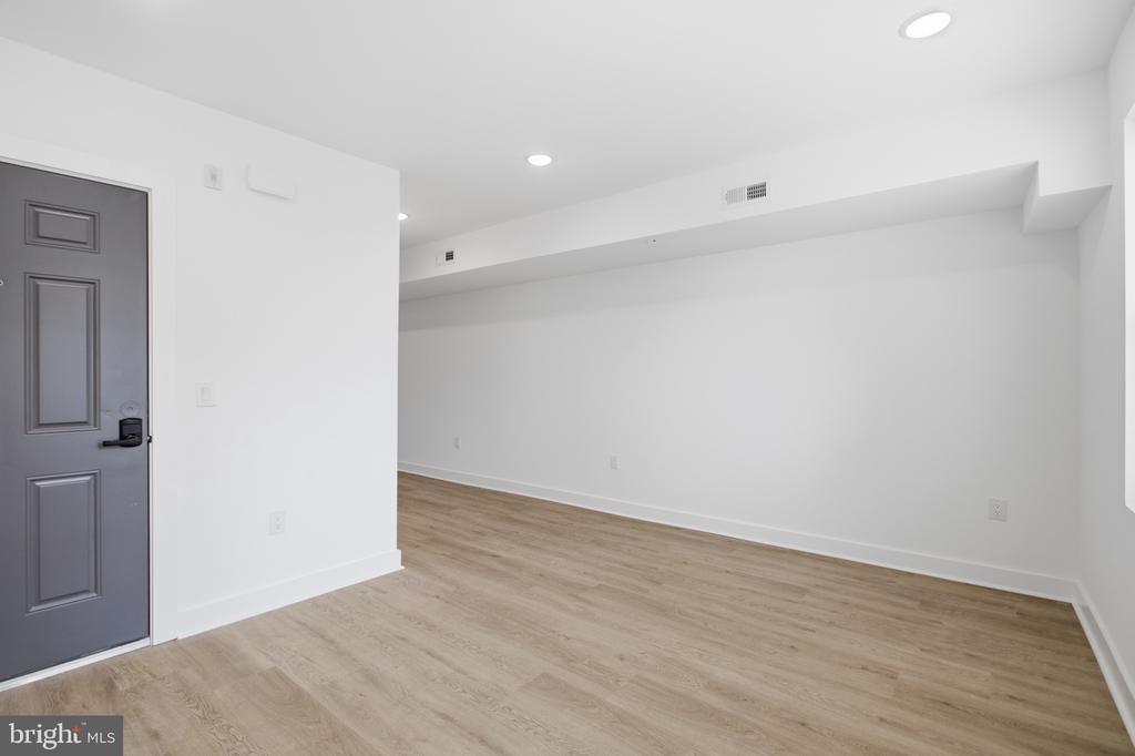 2216 N FRANKLIN STREET Unit: 2