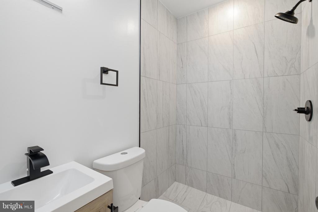 2216 N FRANKLIN STREET Unit: 2