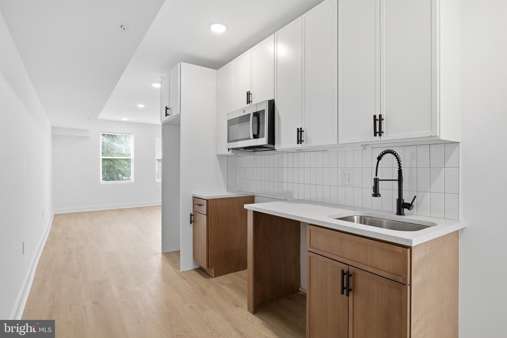 2216 N FRANKLIN STREET Unit: 2