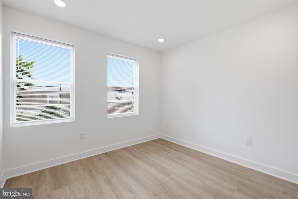 2216 N FRANKLIN STREET Unit: 3