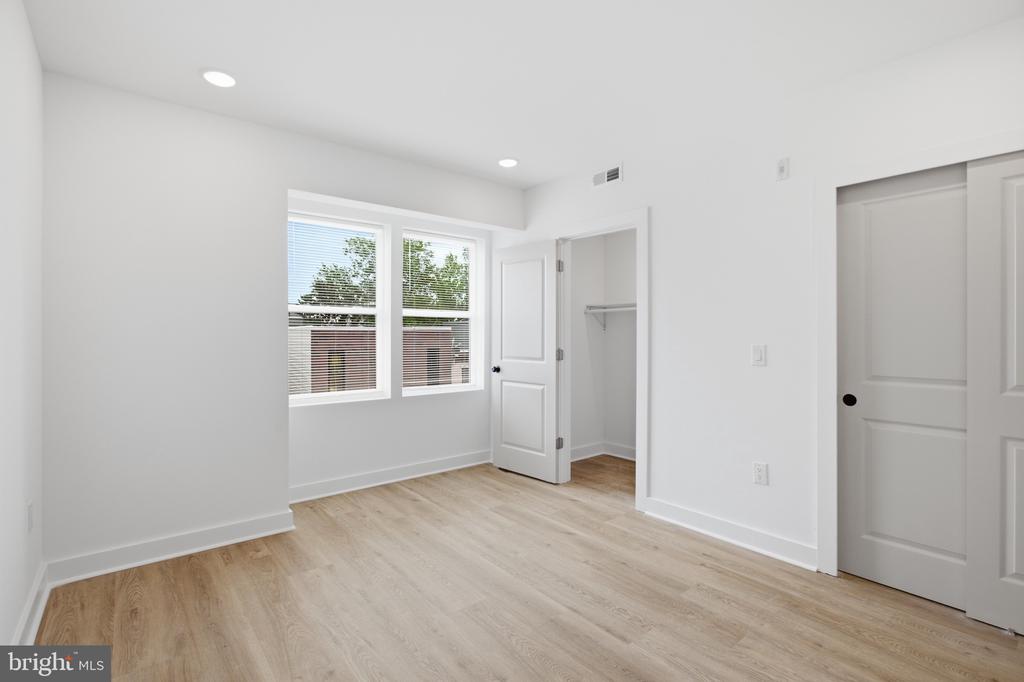 2216 N FRANKLIN STREET Unit: 3