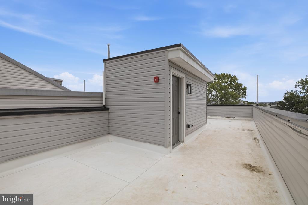 2216 N FRANKLIN STREET Unit: 3