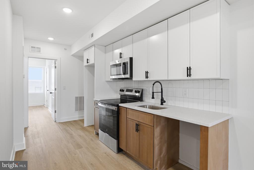 2216 N FRANKLIN STREET Unit: 3