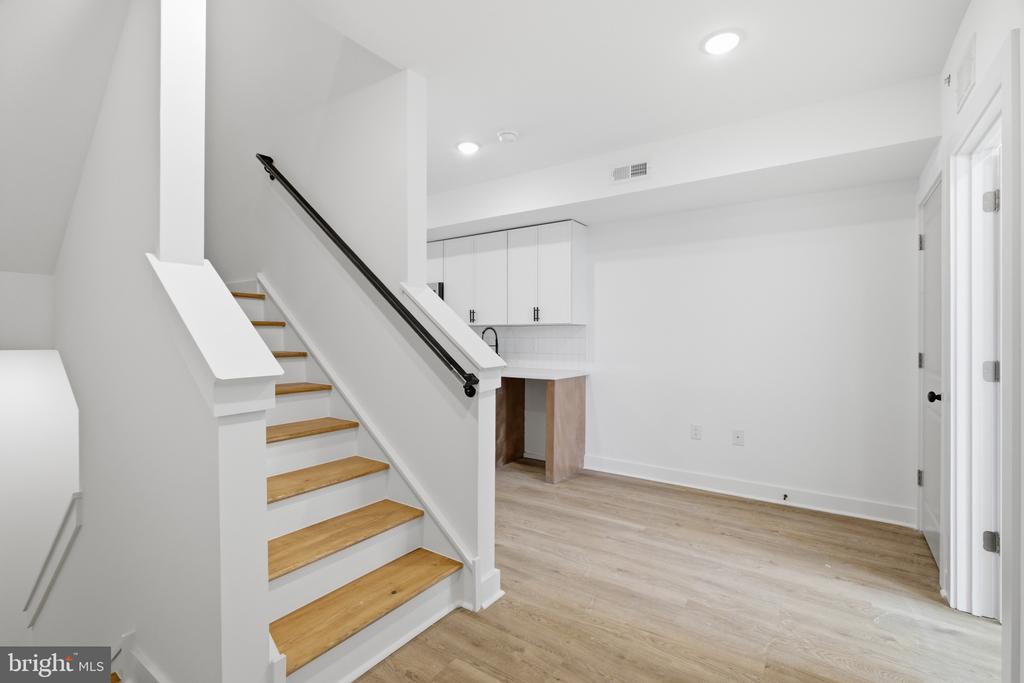 2216 N FRANKLIN STREET Unit: 3