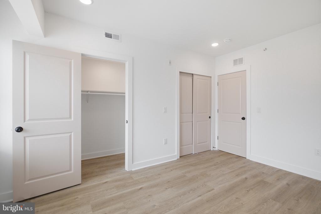 2216 N FRANKLIN STREET Unit: 3