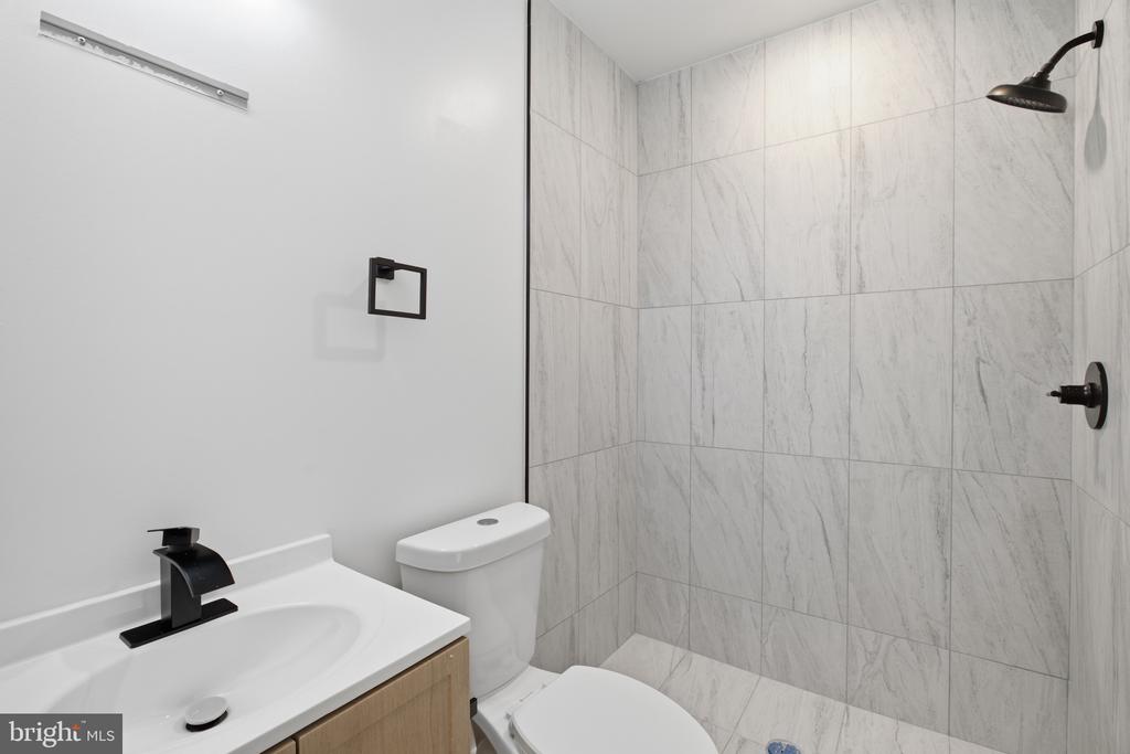 2216 N FRANKLIN STREET Unit: 3
