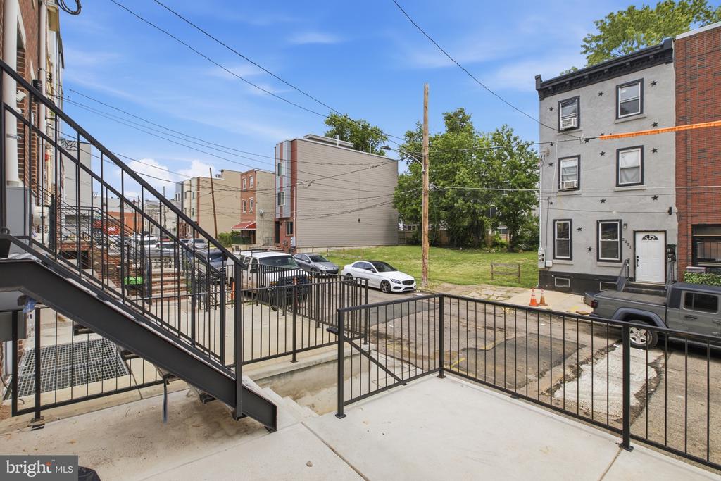 2216 N FRANKLIN STREET Unit: 3