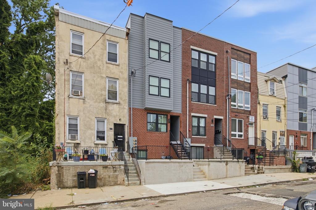 2216 N FRANKLIN STREET Unit: 3