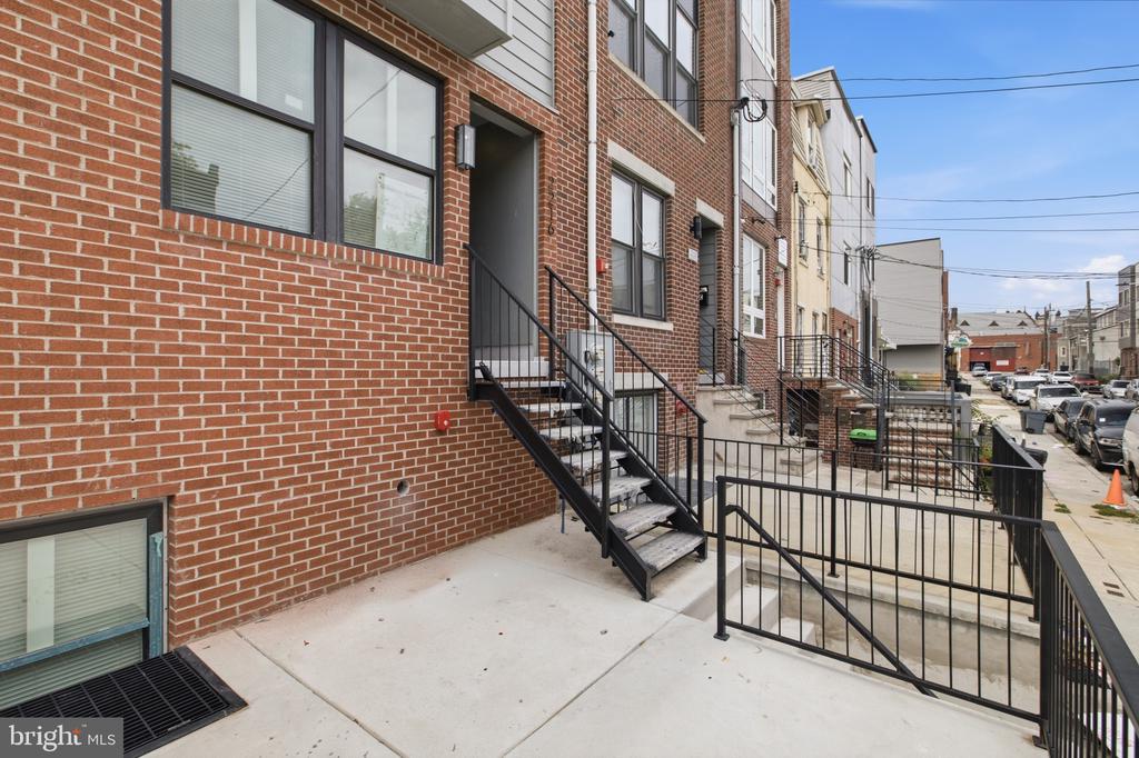 2216 N FRANKLIN STREET Unit: 3