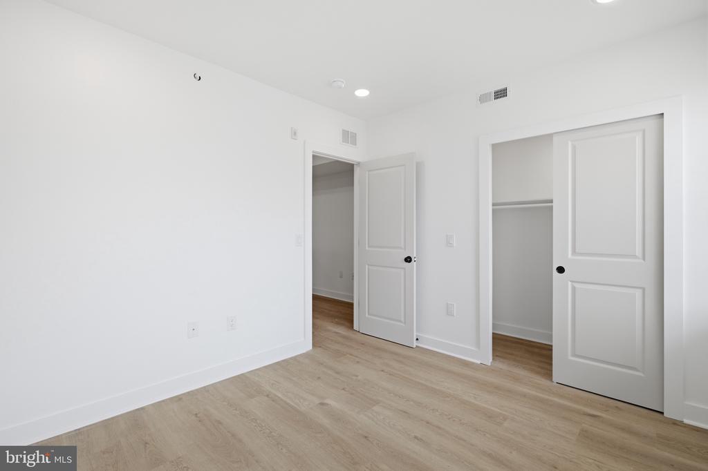 2216 N FRANKLIN STREET Unit: 3