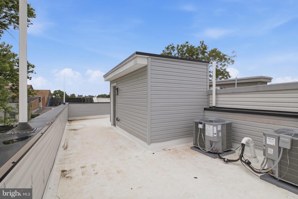 2216 N FRANKLIN STREET Unit: 3