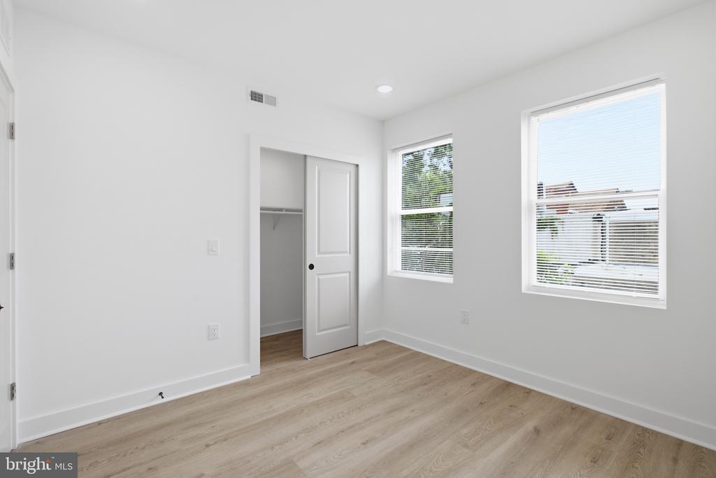 2216 N FRANKLIN STREET Unit: 3