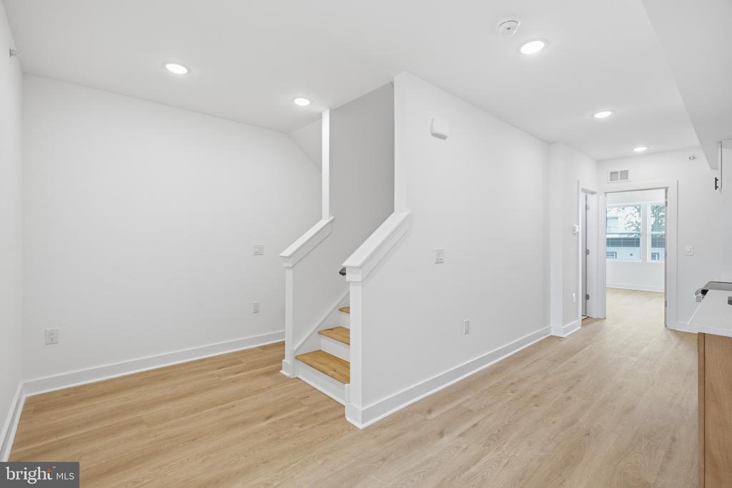 2216 N FRANKLIN STREET Unit: 3
