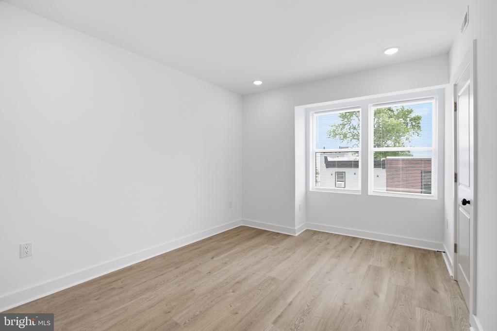 2216 N FRANKLIN STREET Unit: 3