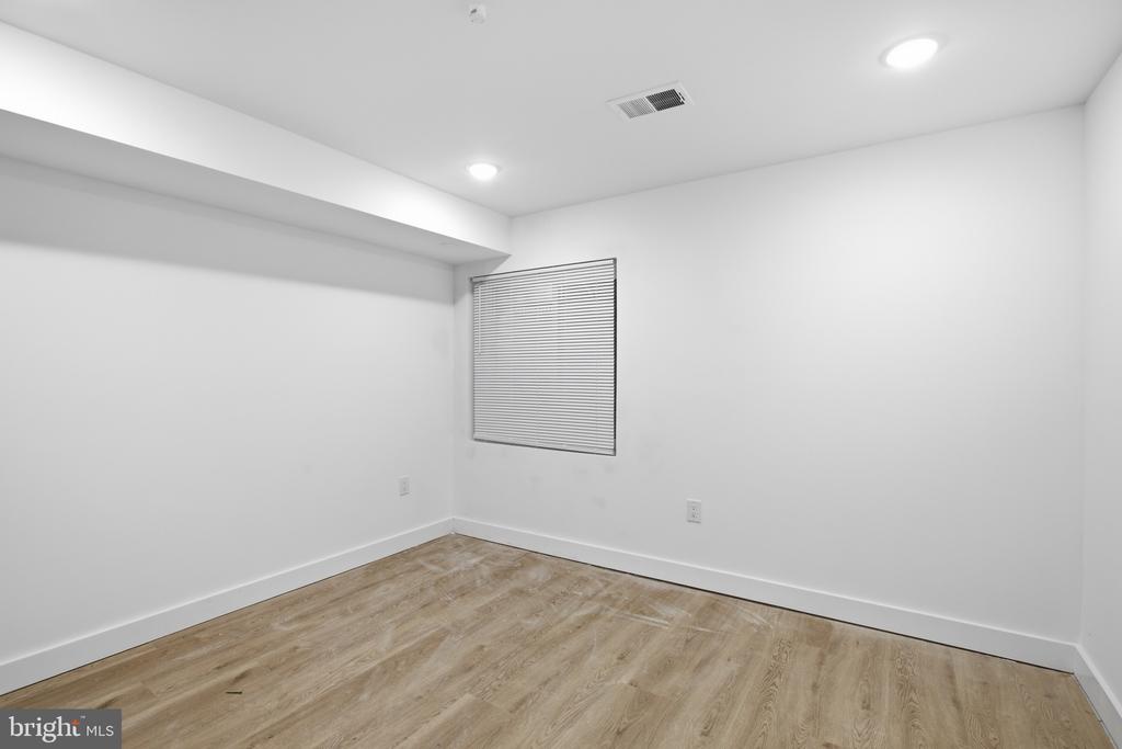 2554 N 12TH STREET Unit: 1