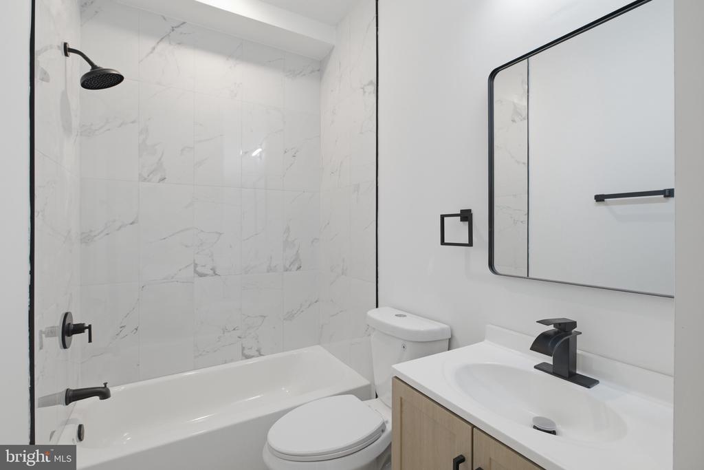 2554 N 12TH STREET Unit: 1