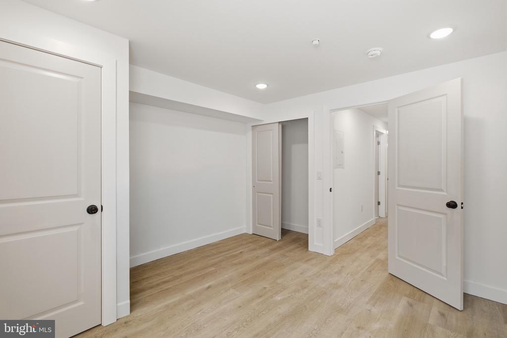 2554 N 12TH STREET Unit: 1