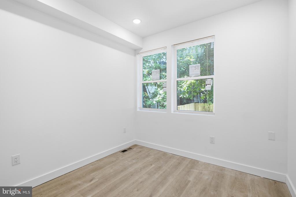 2554 N 12TH STREET Unit: 1