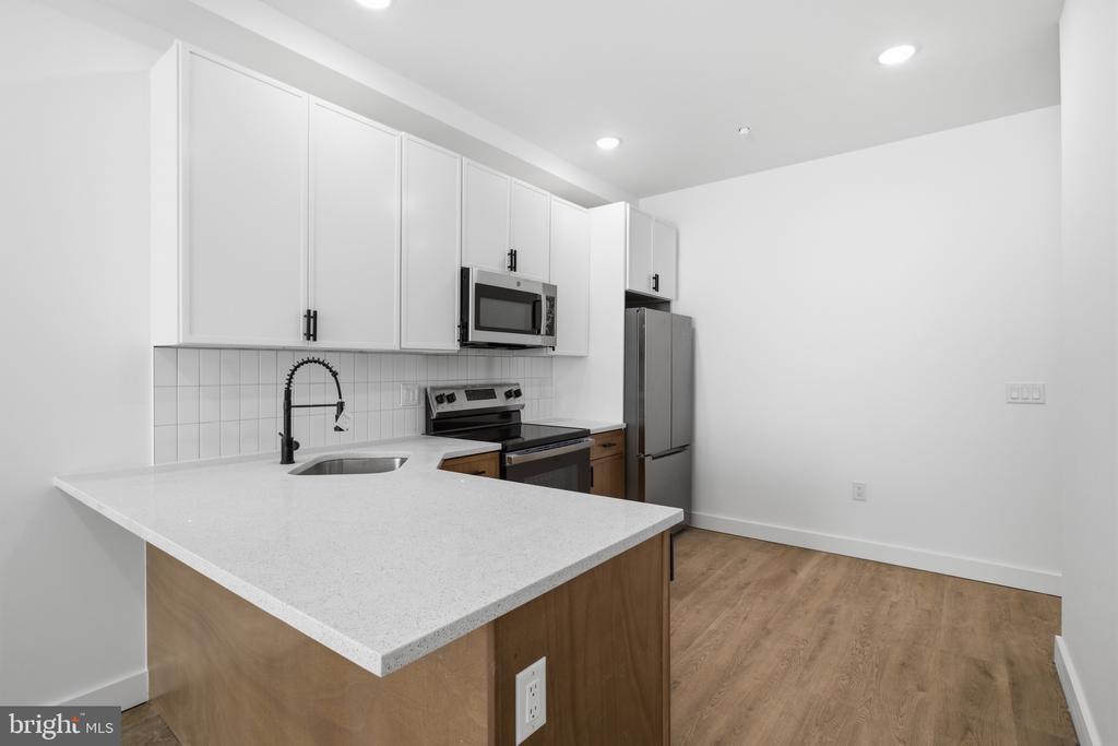 2554 N 12TH STREET Unit: 1