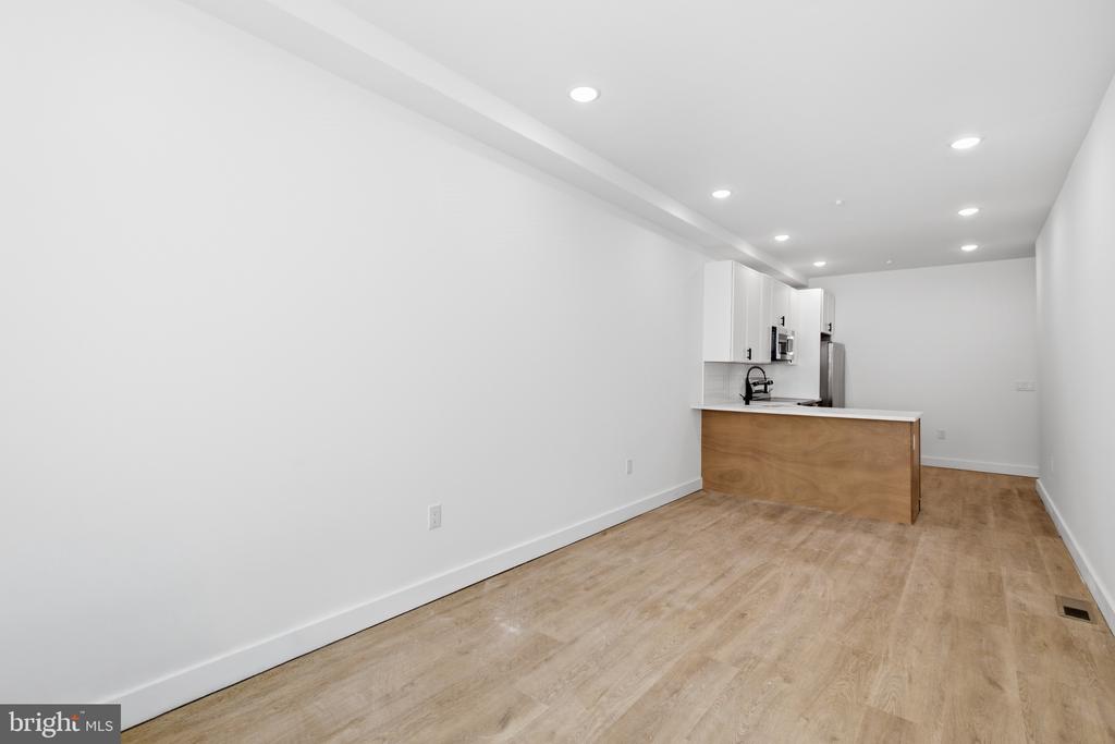 2554 N 12TH STREET Unit: 1