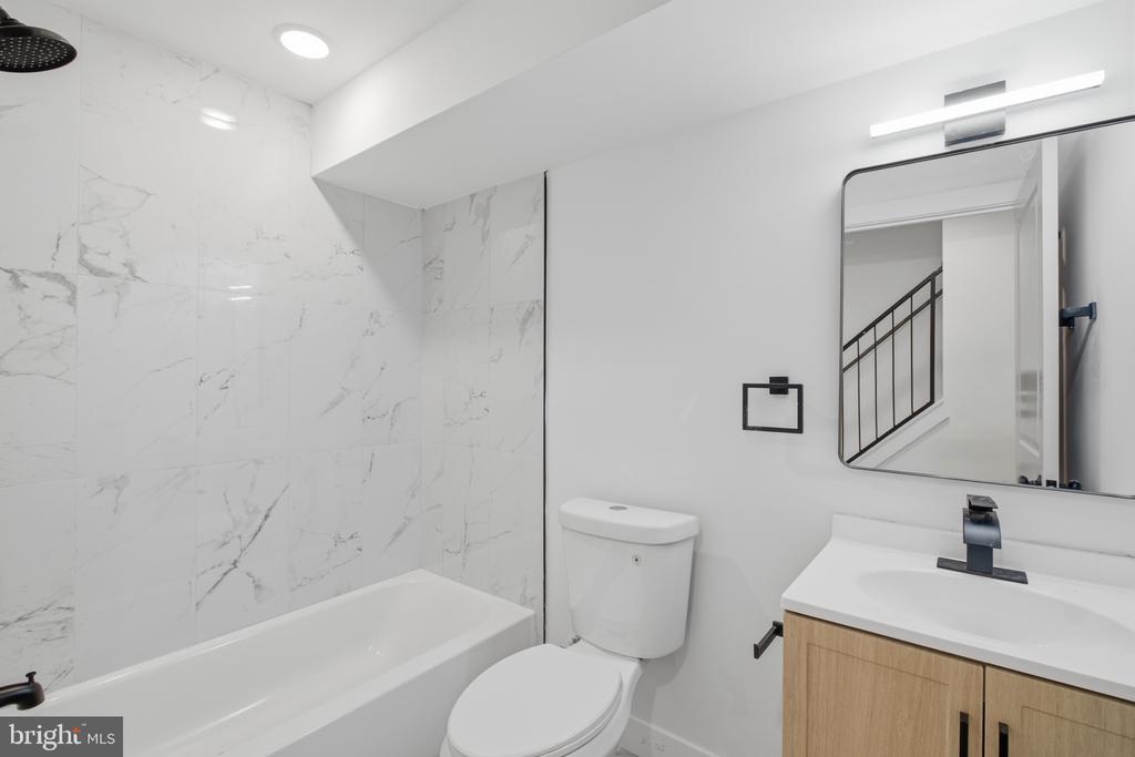 2554 N 12TH STREET Unit: 1