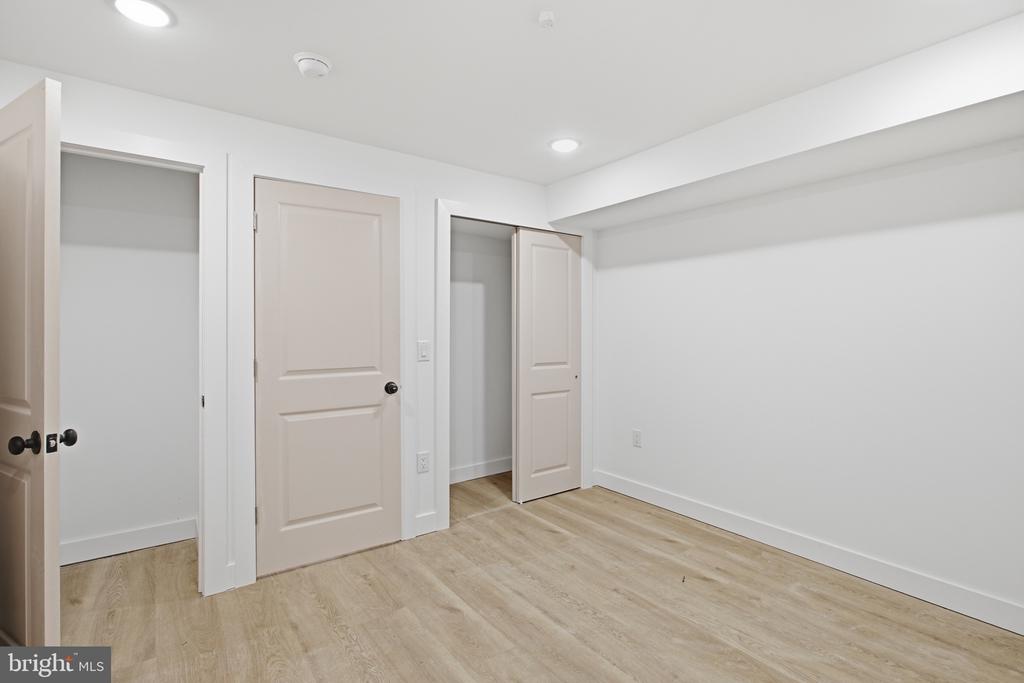 2554 N 12TH STREET Unit: 1