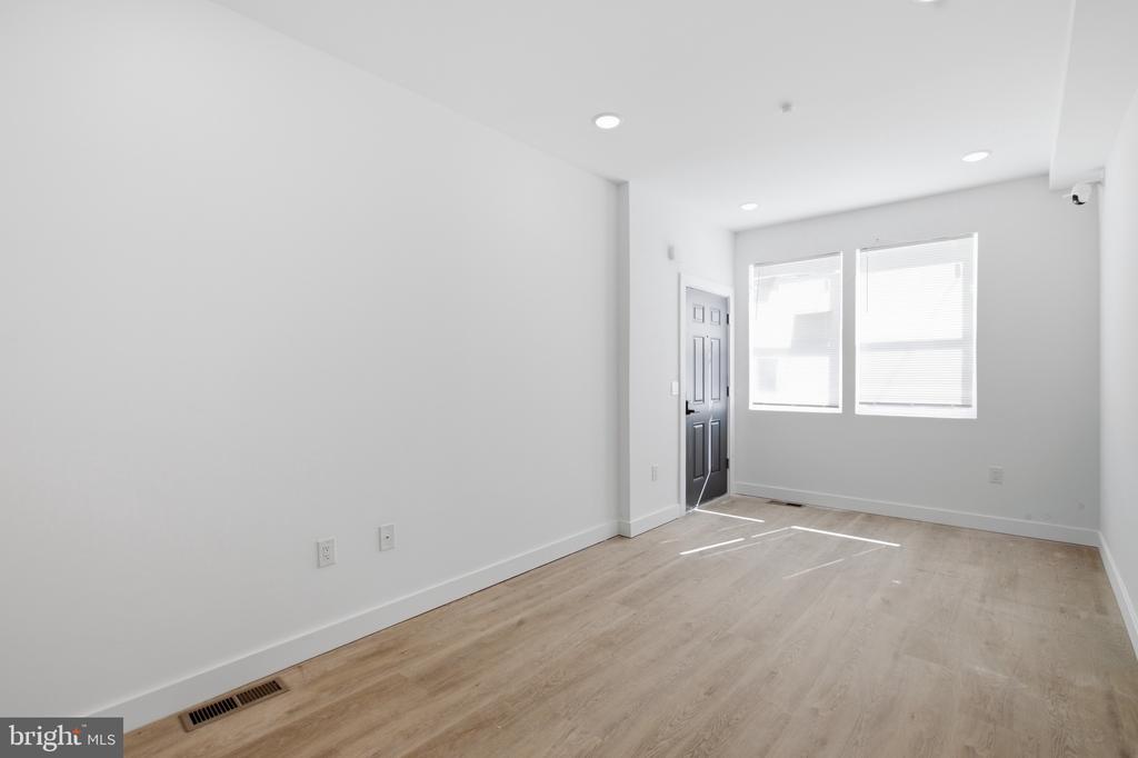 2554 N 12TH STREET Unit: 1