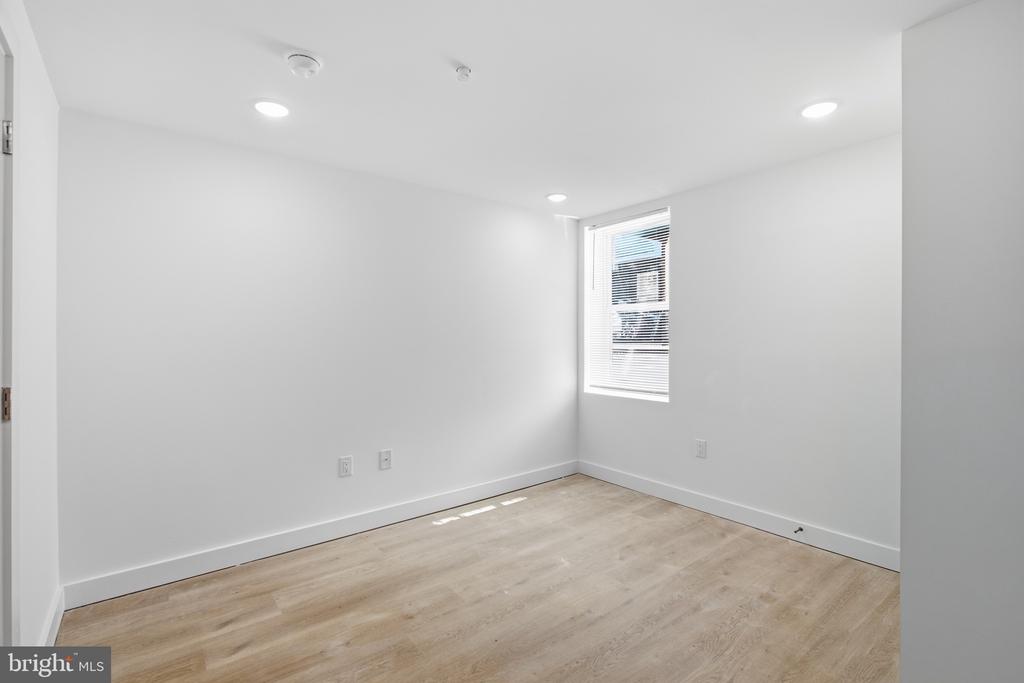 2554 N 12TH STREET Unit: 1