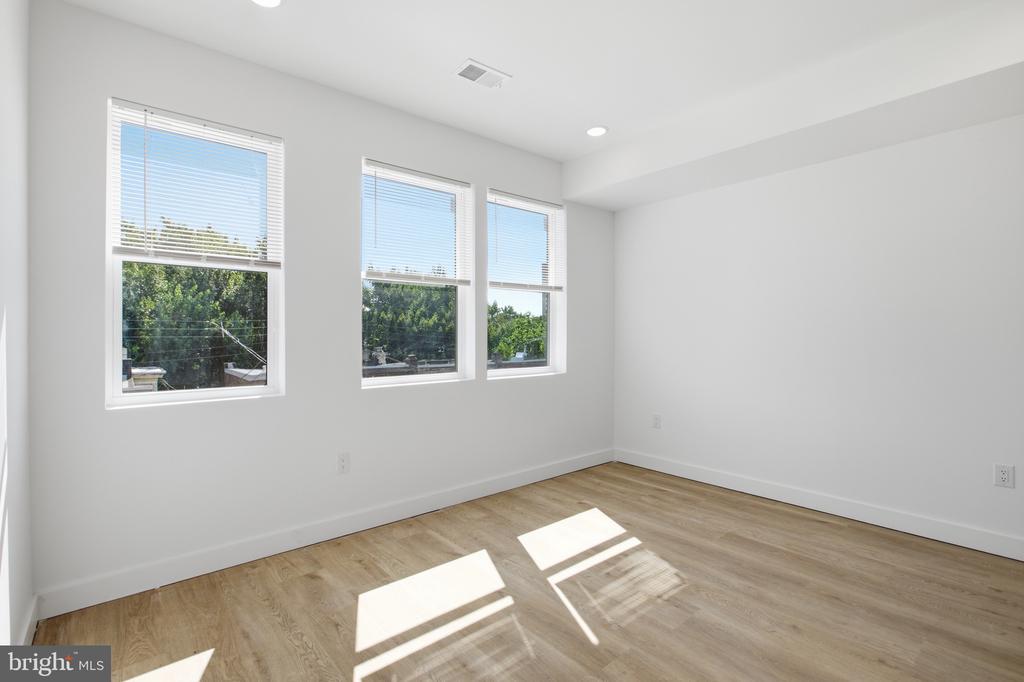2554 N 12TH STREET Unit: 2