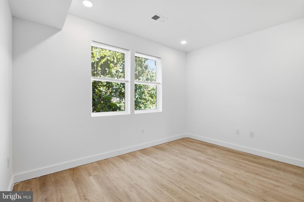2554 N 12TH STREET Unit: 2