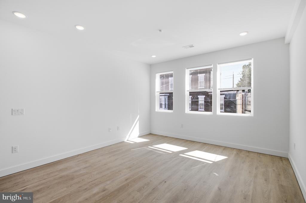 2554 N 12TH STREET Unit: 2