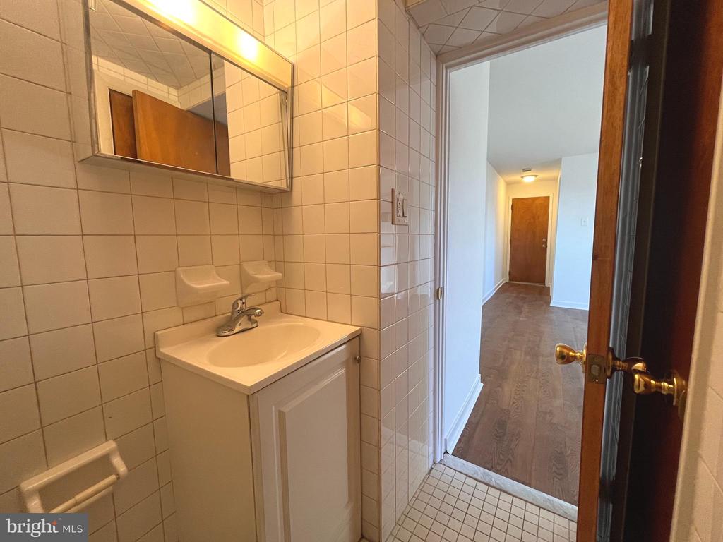 1100 FEDERAL STREET Unit: 3R