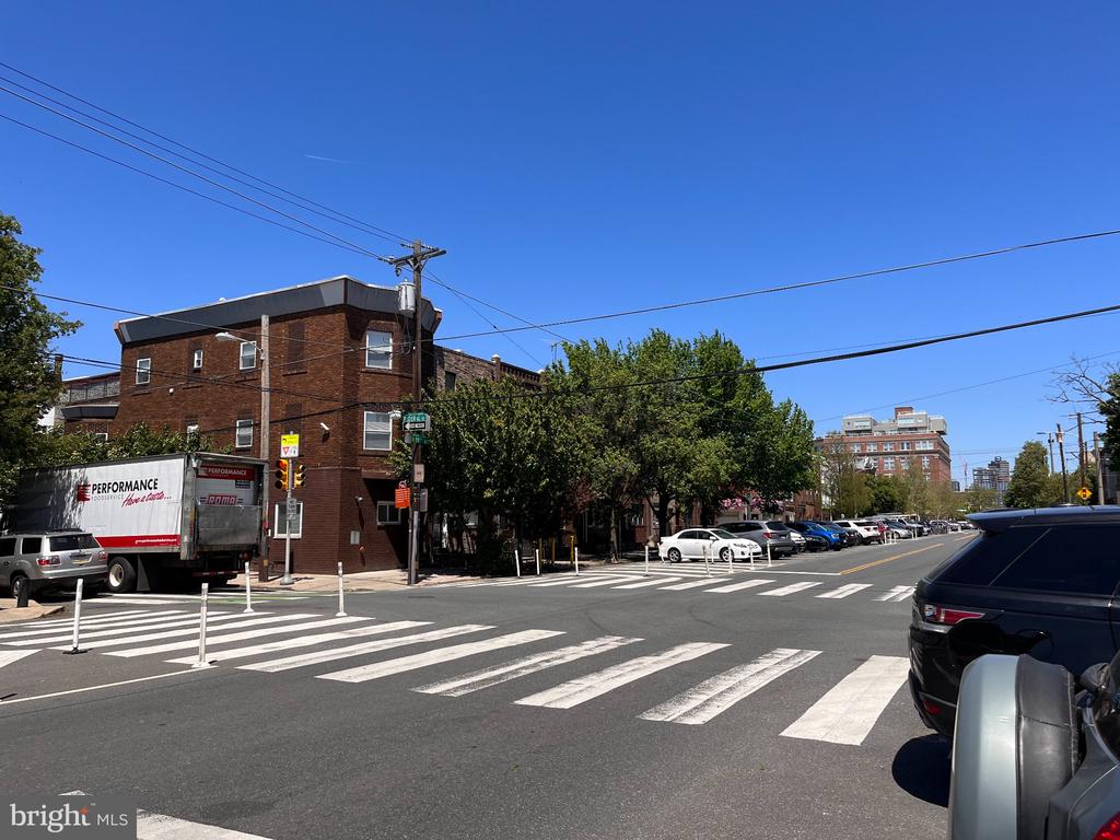 1100 FEDERAL STREET Unit: 2F