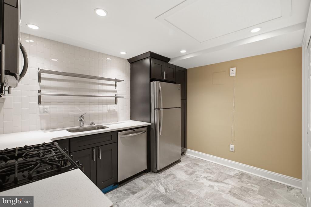 953 N RANDOLPH STREET Unit: 2R